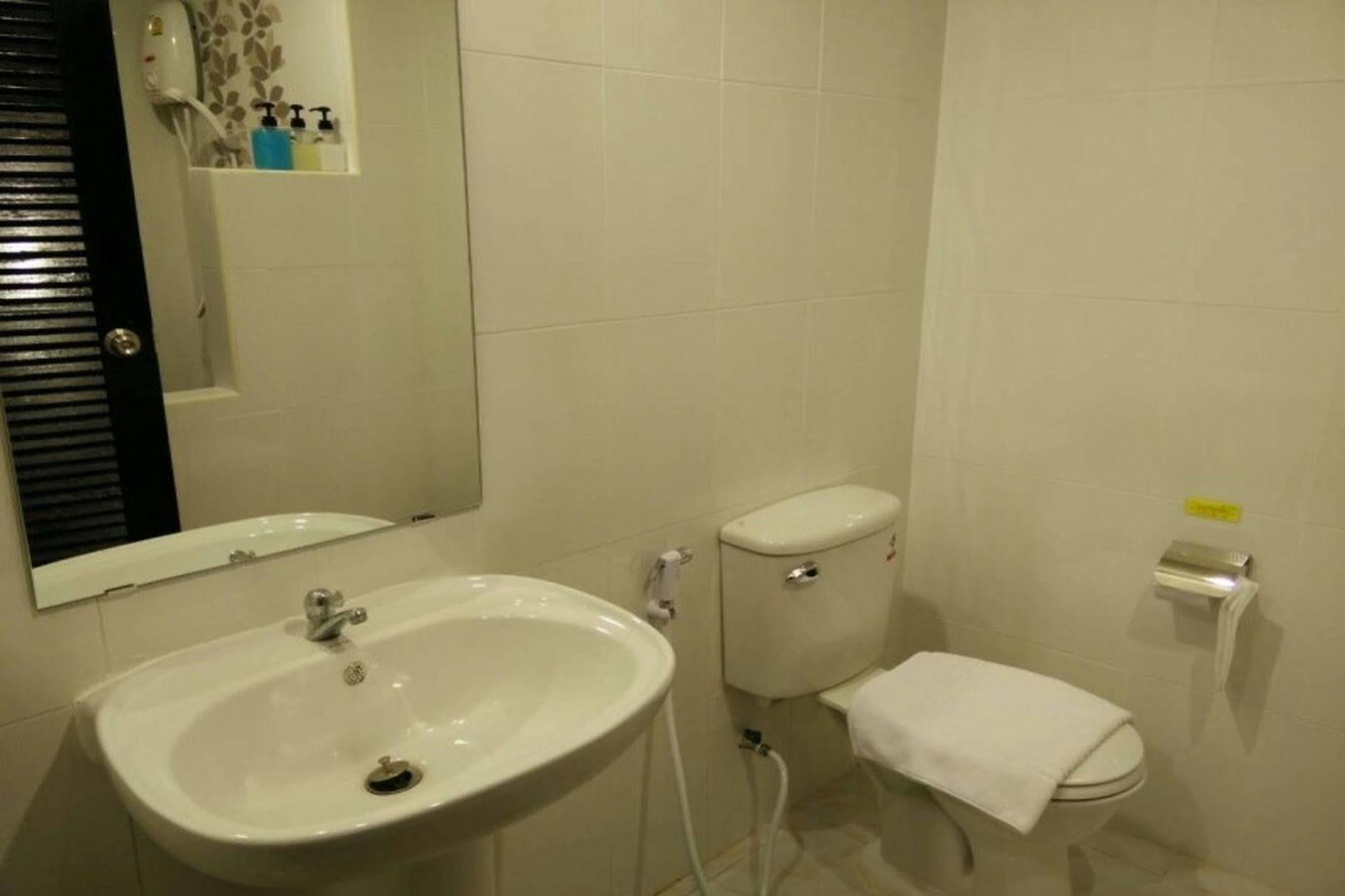 One Fu Hotel Surin Dış mekan fotoğraf