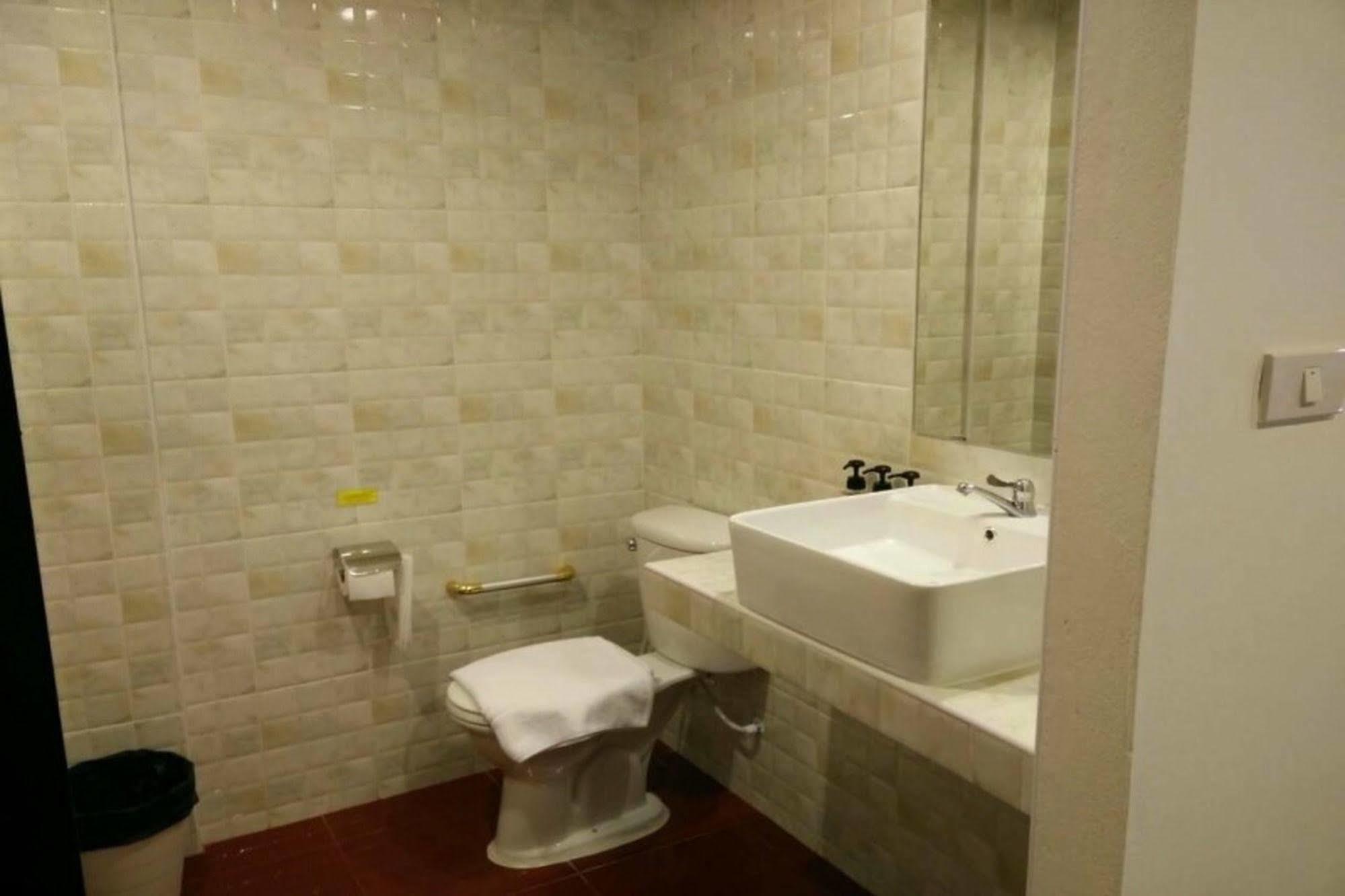 One Fu Hotel Surin Dış mekan fotoğraf